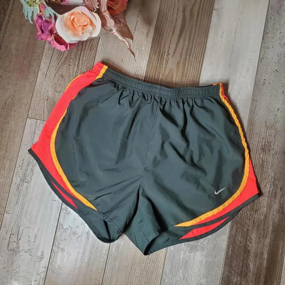 Nike Women's Tempo Running Shorts Size Medium - Picture 2 of 11